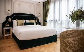 Le Triomphe Paris